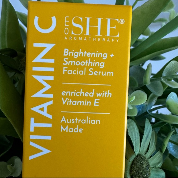 SHE Vitamin C
Brightening +
Smoothing Facial - Picture 6 of 6
